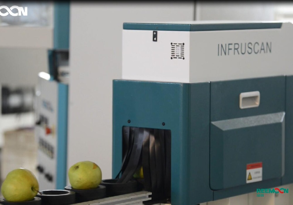 千斤梨分選只需2小時，山西運城引進自動選果機正好是盛夏8月，梨、黃桃等夏季水果陸續成熟上市的季節，為了滿足市場供給，為了提高農產品的附加值，為了緩解勞動力的不足，山西運城引進自動選果機，降低水果分選成本，緩解成本壓力。山西運城引進自動選果機，千斤梨分選只需2小時日前，山西運城某水果蔬菜